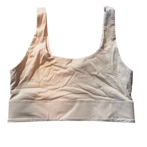 Fabletics Seamless Scoop Neck Sports Bra. Medium